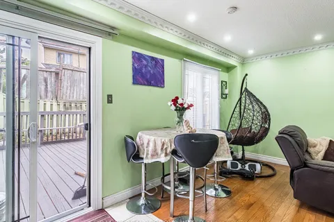 55 Scarfair Ptwy, Toronto, ON M1B 4G2