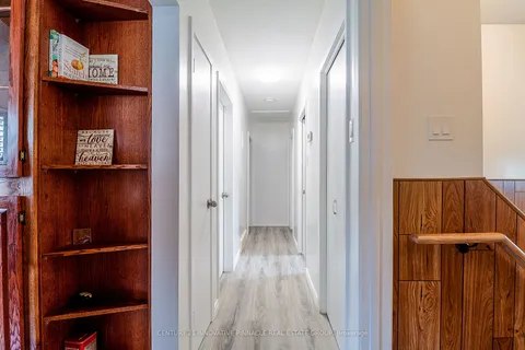 190 Elizabeth Cres, Whitby, ON L1N 3R7