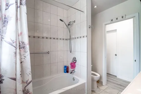 190 Elizabeth Cres, Whitby, ON L1N 3R7