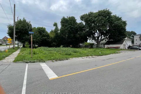 98 Olive Ave, Oshawa, ON L1H 2N9