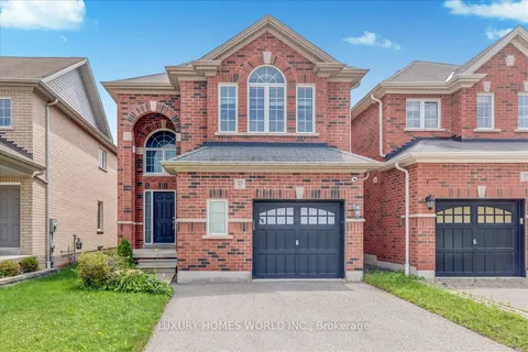 25 Swansea St, Whitby, ON L1P 0A6