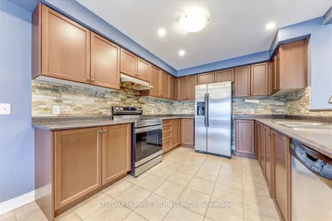 25 Swansea St, Whitby, ON L1P 0A6