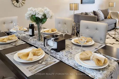 61 Manorglen Cres, Toronto, ON M1S 1W3