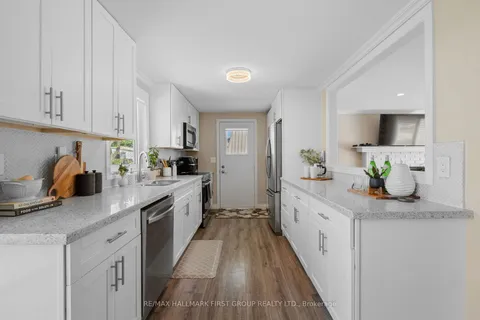 8 Kawartha Rd, Clarington, ON L1B 1B9