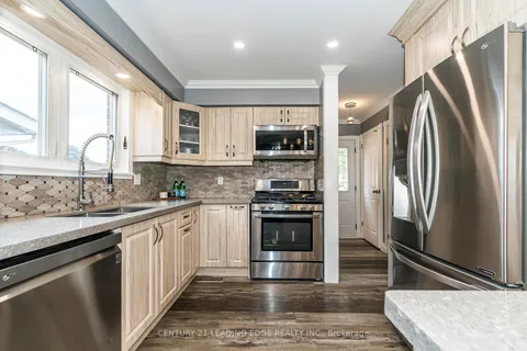 416 Mayfair Ave, Oshawa, ON L1G 2X9