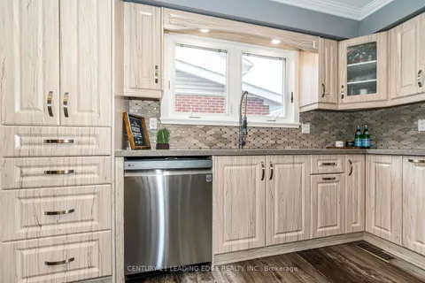 416 Mayfair Ave, Oshawa, ON L1G 2X9