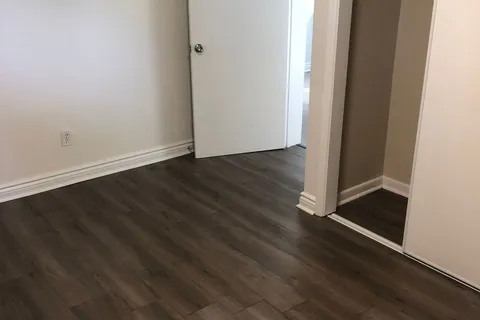 606 Lansdowne Dr, Oshawa, ON L1G 1W4