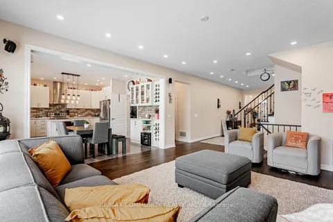 2506 Bridle Rd, Oshawa, ON L1L 0J9