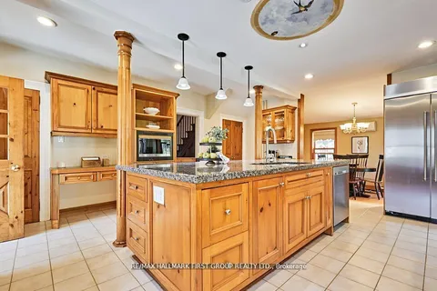 1733 Dufferin St, Whitby, ON L1N 1B5