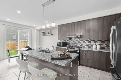 2560 Bandsman Cres, Oshawa, ON L1L 0M2