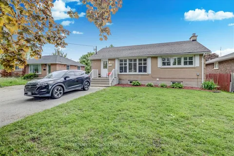 449 Fernhill Blvd, Oshawa, ON L1J 5J6