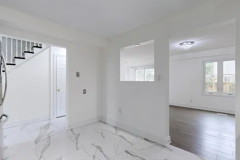 328 Bristol Cres, Oshawa, ON L1J 8J6