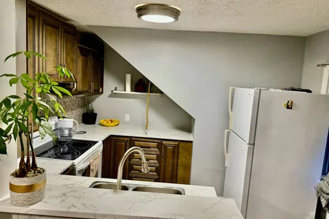 395 Pine Ave, Oshawa, ON L1J 2H9