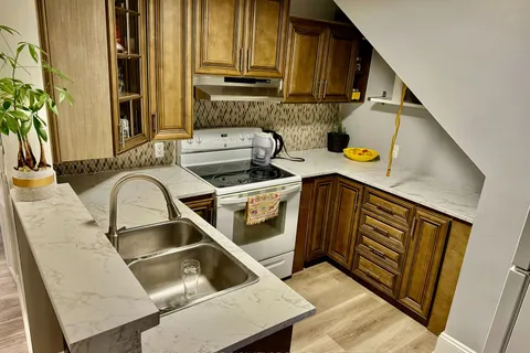 395 Pine Ave, Oshawa, ON L1J 2H9