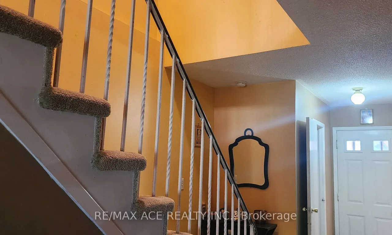 61 Warwick Castle Crt, Toronto, ON M1B 3E5