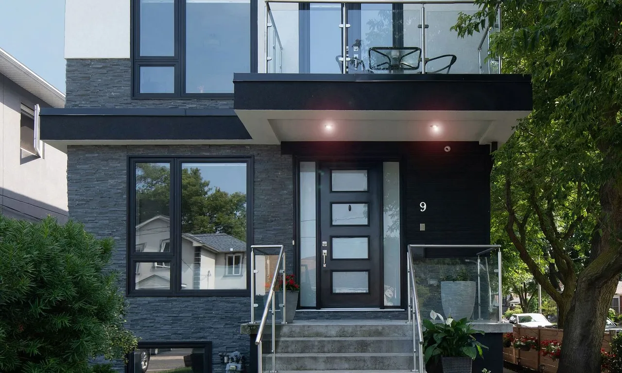 9 Plains Rd, Toronto, ON M4J 2P9