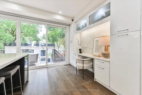 9 Plains Rd, Toronto, ON M4J 2P9