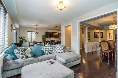 179 Glenabbey Dr, Clarington, ON L1E 0C4