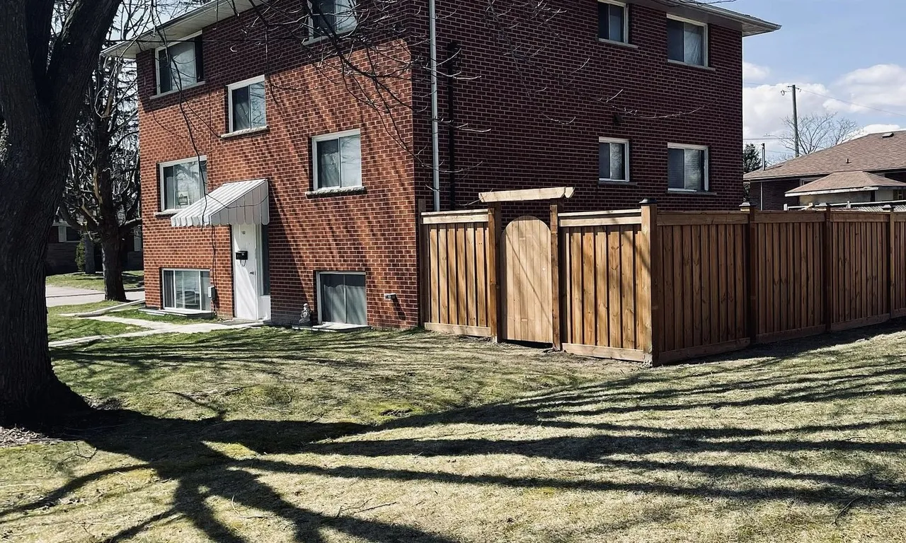 580 Digby Ave, Oshawa, ON L1G 1W6