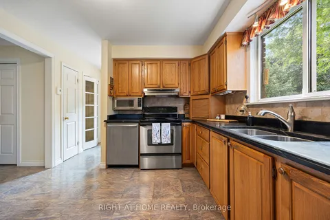 712 Tulip Crt, Oshawa, ON L1G 3C6