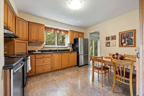 712 Tulip Crt, Oshawa, ON L1G 3C6