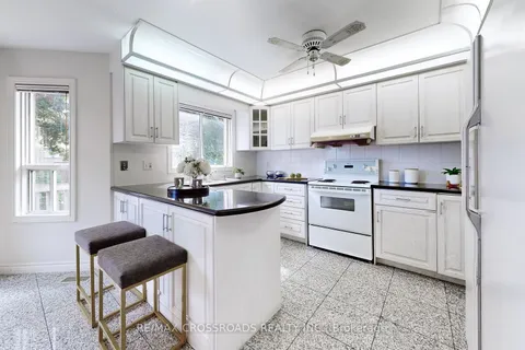 15 Devonridge Cres, Toronto, ON M1C 5A5