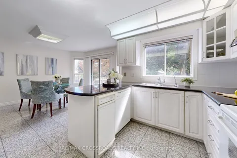 15 Devonridge Cres, Toronto, ON M1C 5A5