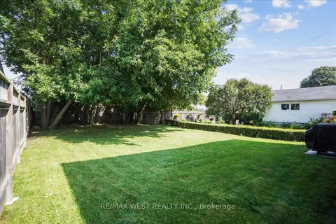 117 Rosehill Boulevard, Oshawa, ON L1J 5G8