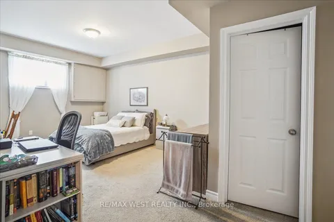 117 Rosehill Boulevard, Oshawa, ON L1J 5G8