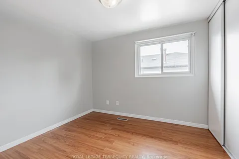 1105 Norman Cres, Oshawa, ON L1H 7W9