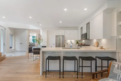 1 Hunt Club Dr, Toronto, ON M1N 2W6