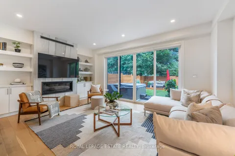 1 Hunt Club Dr, Toronto, ON M1N 2W6