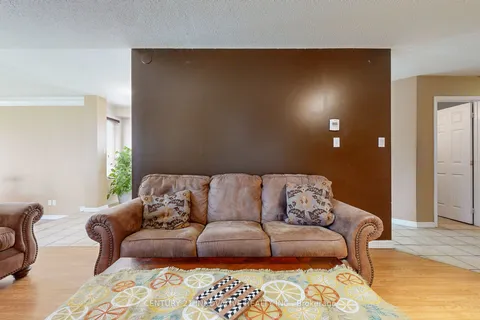 1910 Dalhousie Cres, Oshawa, ON L1G 8C4