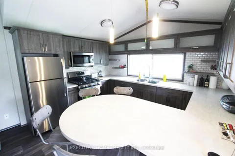 225 PLatten Blvd, Scugog, ON L9L 1B4