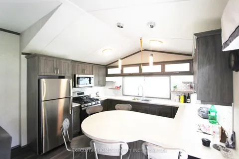 225 PLatten Blvd, Scugog, ON L9L 1B4