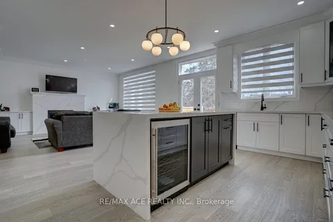 33 Maple St, Ajax, ON L1S 1V5