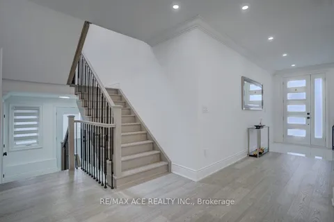 33 Maple St, Ajax, ON L1S 1V5