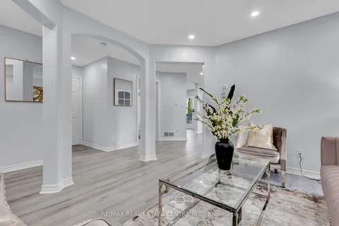 513 Britannia Ave, Oshawa, ON L1L 1B8