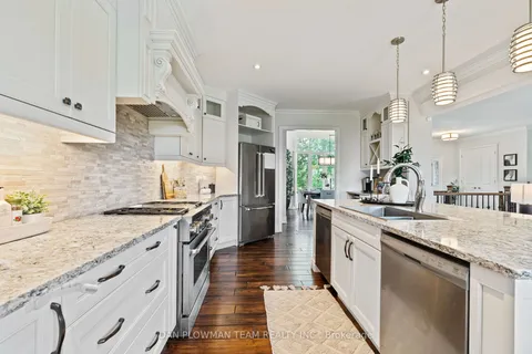 2 Castle Harbour Dr, Scugog, ON L9L 1P4
