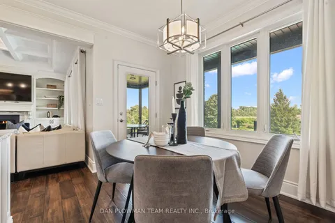2 Castle Harbour Dr, Scugog, ON L9L 1P4