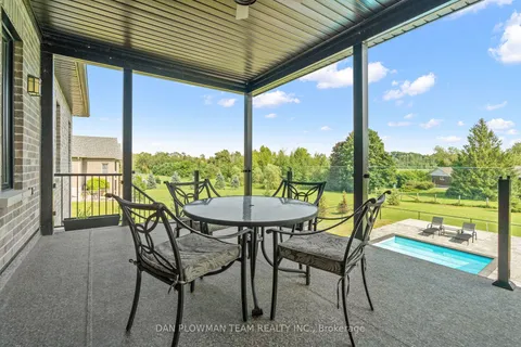 2 Castle Harbour Dr, Scugog, ON L9L 1P4
