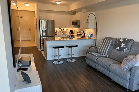 70 Shipway Ave, Clarington, ON L1B 0V7
