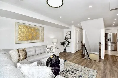 15 Goldeye St, Whitby, ON L1P 0E5