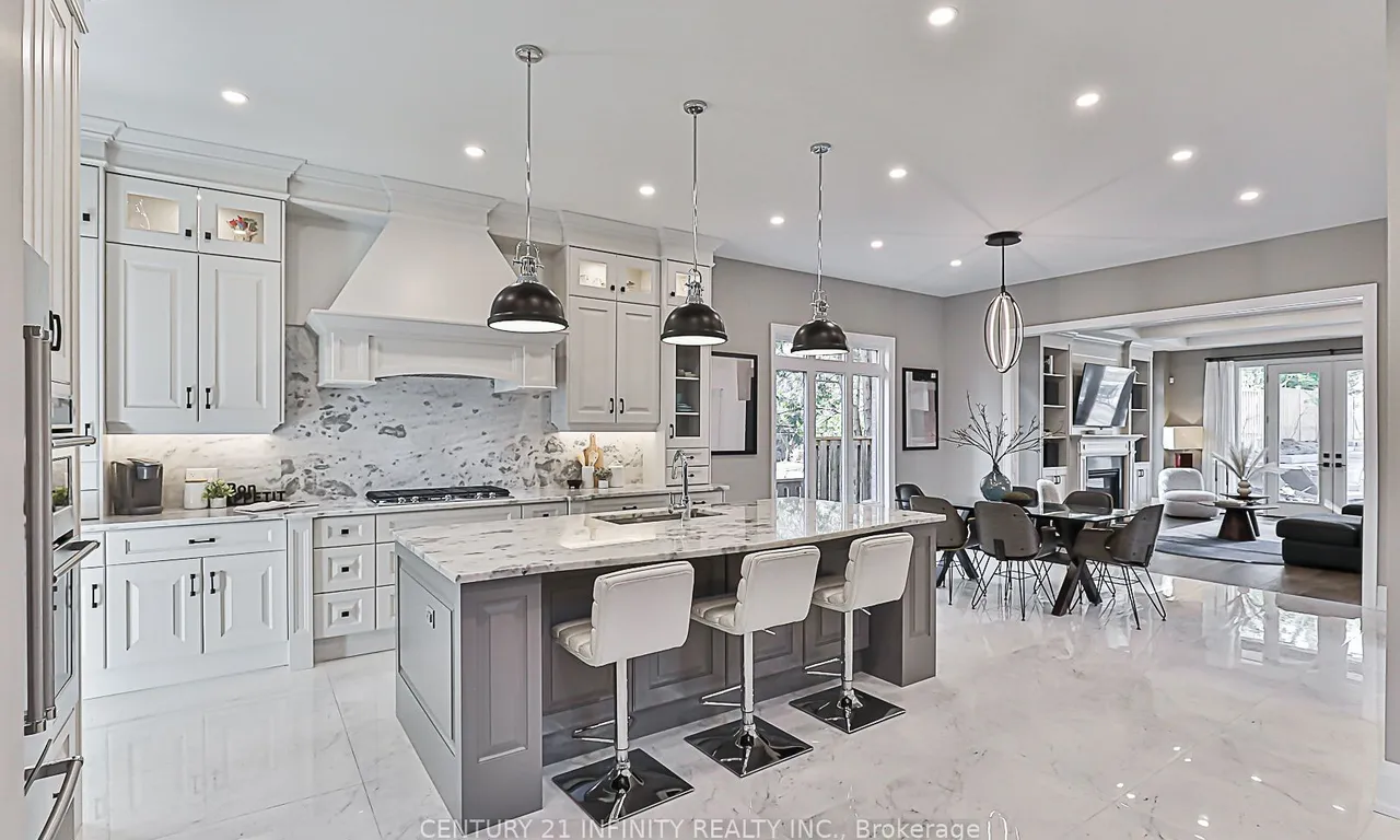 540 Oakwood Dr, Pickering, ON L1W 2M7