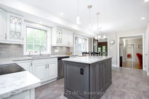 35 Castle Harbour Dr, Scugog, ON L9L 1P6