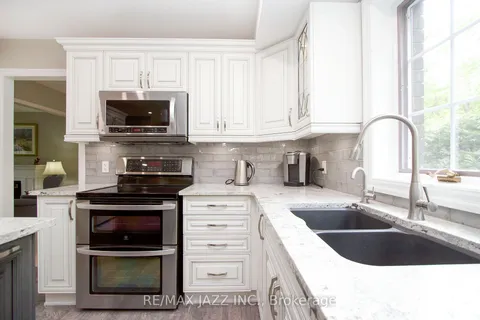 35 Castle Harbour Dr, Scugog, ON L9L 1P6