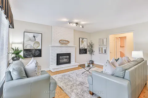 1812 Fernam St, Pickering, ON L1V 4Y8