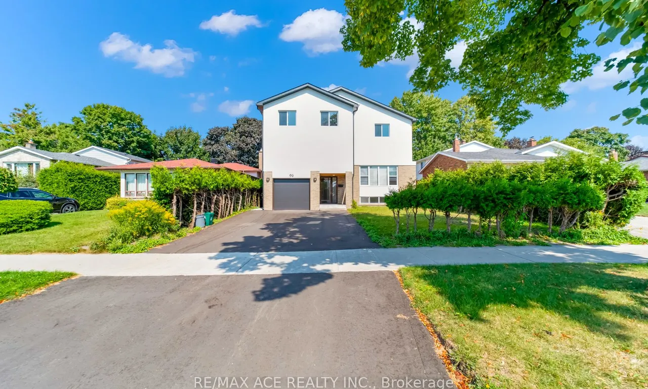 96 Invergordon Ave, Toronto, ON M1S 2Z2