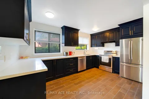 96 Invergordon Ave, Toronto, ON M1S 2Z2