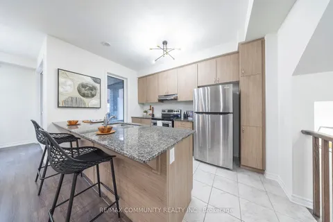 3364 Thunderbird Prom, Pickering, ON L1X 0N1